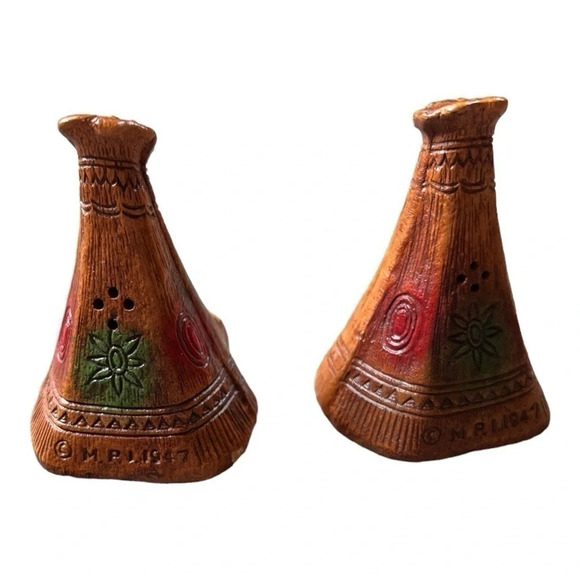 Vintage Wood Resin Teepee Wigwam Salt and Pepper Shaker MPI 1947. - Picture 1 of 5
